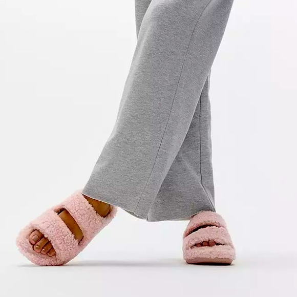 FitFlop Shuv Two Bar Wool Shearling Fur Slides Slippers, Size 10. Light pink - Picture 1 of 1